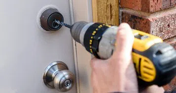 Security Locksmith Services Opa Locka, FL 305-407-3023 Security Locksmith Services Opa Locka, FL 305-407-3023 - 13-Key-Broke-In-Lock
